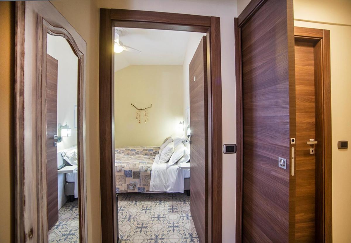 L'Antico Borgo Elena Noli Hotel Bagian luar foto