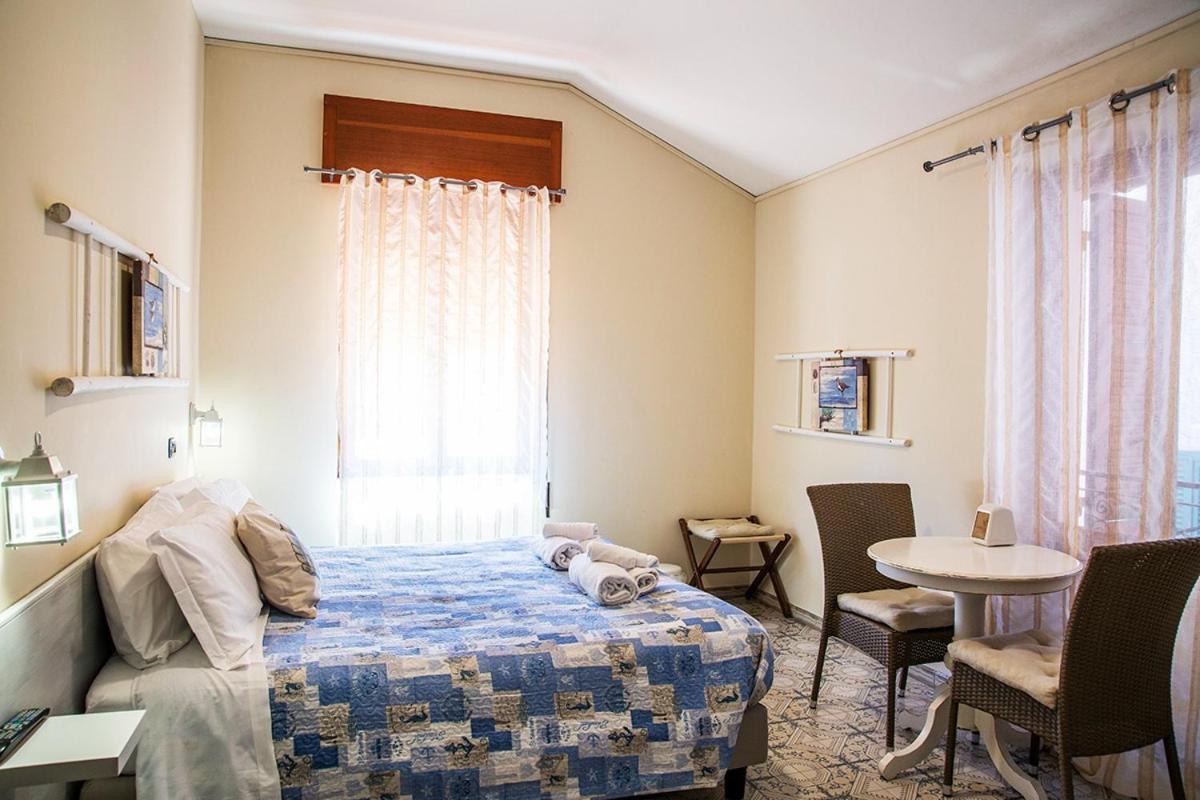 L'Antico Borgo Elena Noli Hotel Bagian luar foto